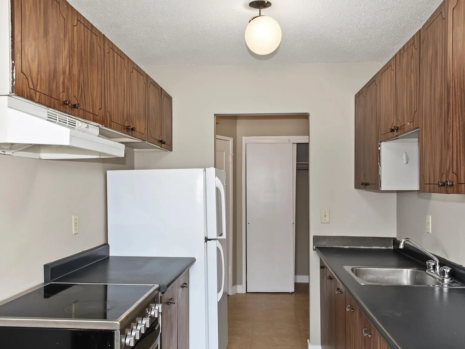 Froom Apartments — Photo 4