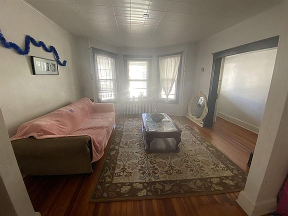 3rd image of 90 Woodlawn Ave