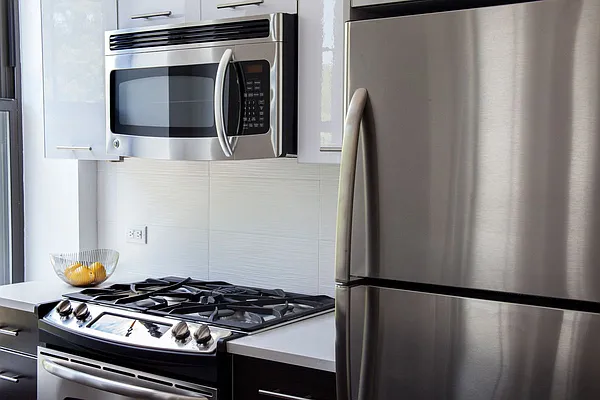 Rented by Manhattan Realty Group | media 21