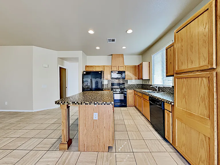 520 Moses Lake Ct — Photo 3