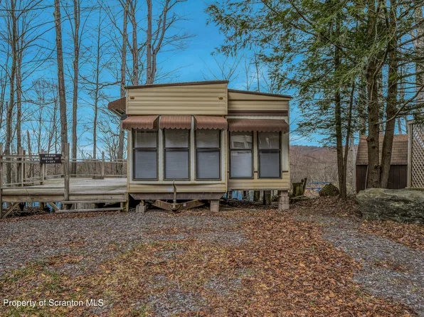 264 Thoroughbred Ter E, Gouldsboro, PA 18424