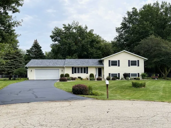 5954 Redhawk Trail Ct, Rockford, IL 61109