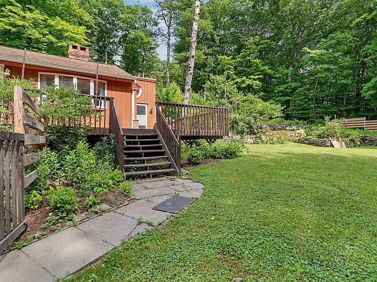 52 Stanley Rd — Photo 3