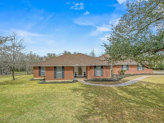 4th image of 1002 Howe Dr