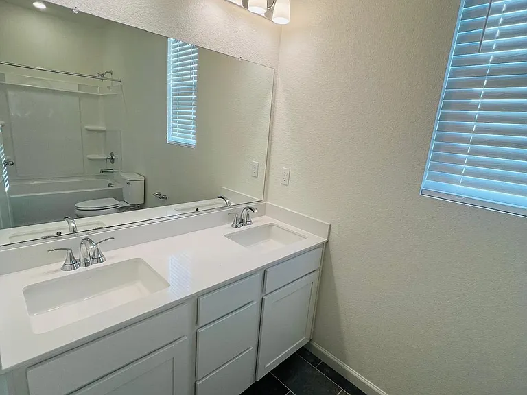 2411 Barolo St — Photo 12