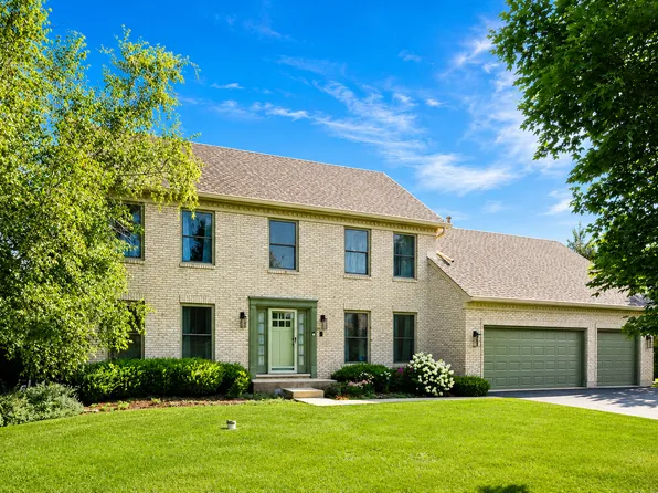 39W140 Baert Ln, St Charles, IL 60175