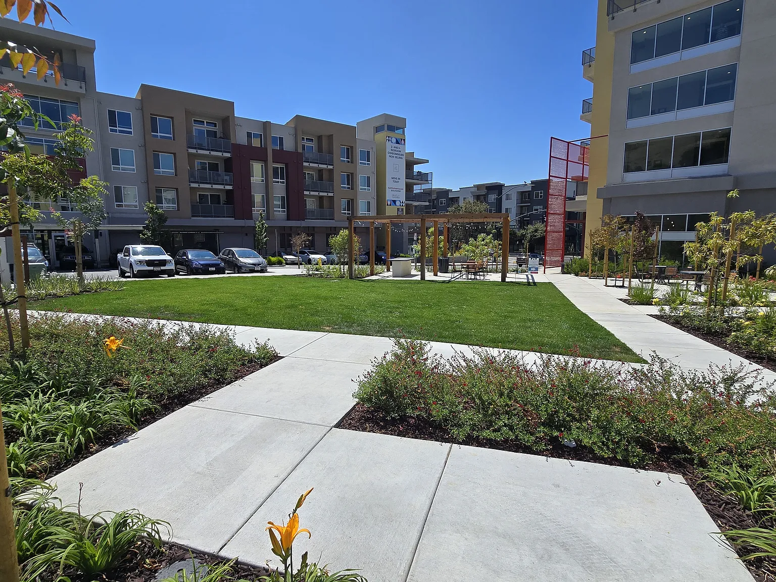 3 bed, 1563 sqft, $4,149 — Photo 1
