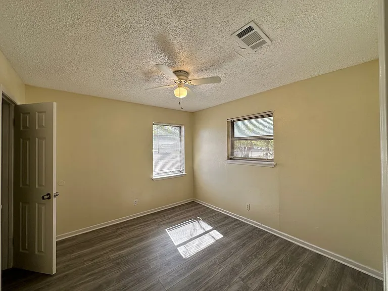 1505 S Ws Young Dr — Photo 20
