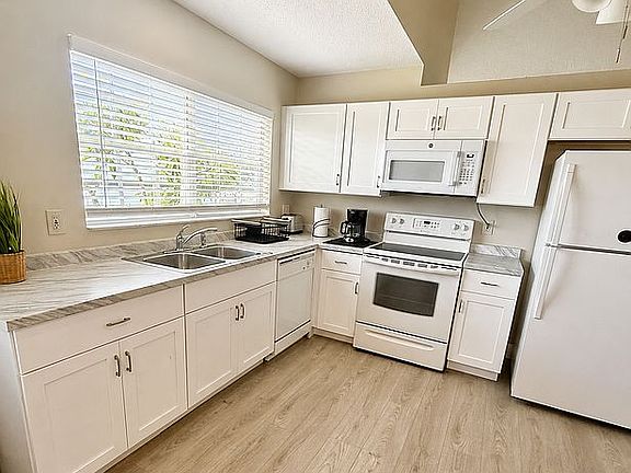 5th image of 16216 Rambling Vine Dr W