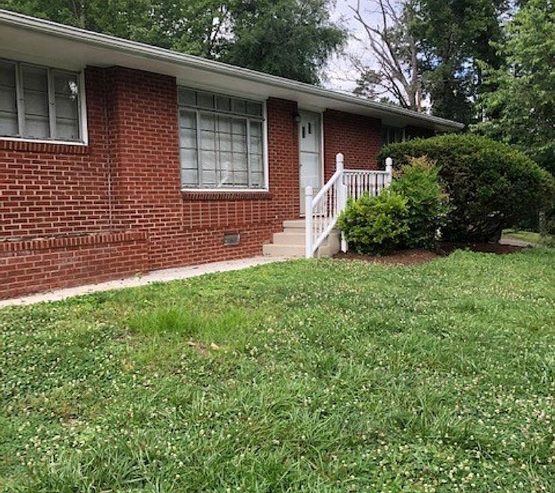1st image of 216 Tall Oaks Dr