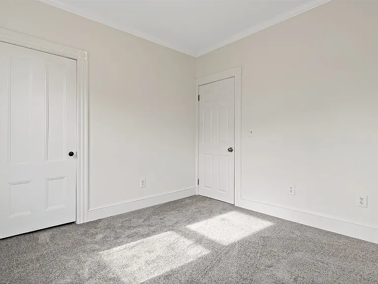 75 Washington St #2 — Photo 8