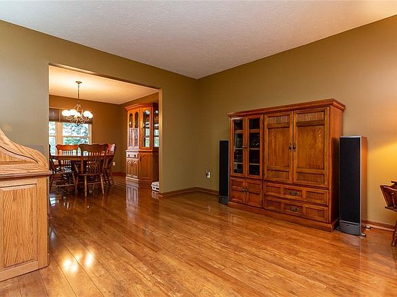 3rd image of 4243 Western Reserve Dr