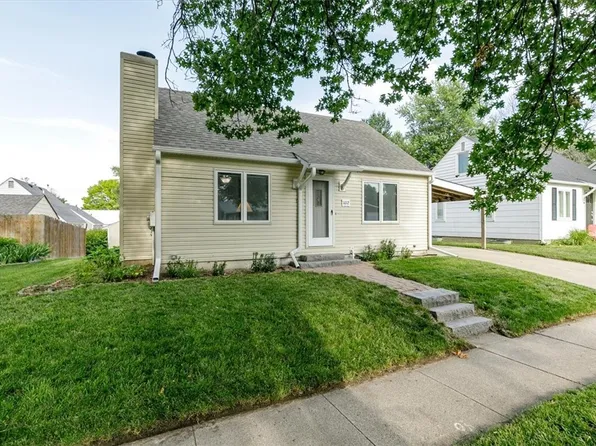 1012 W 3rd St, Pella, IA 50219