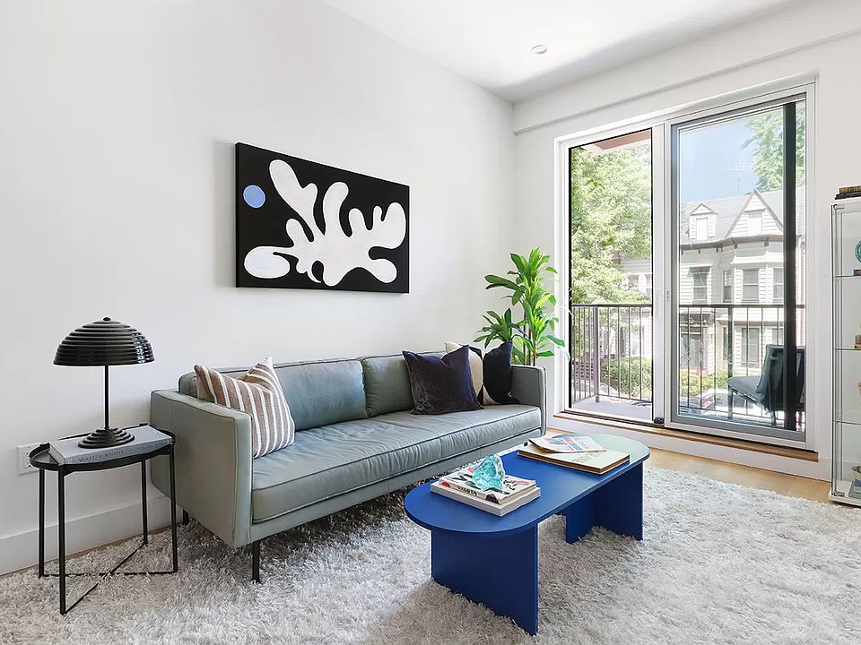 1st image of 256 Winthrop St #2F