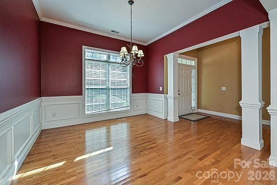 5th image of 2715 Lakeview Cir