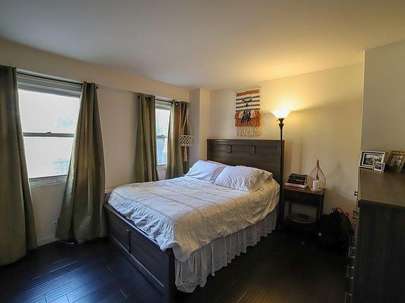 4th image of 2909 N Sheridan Rd APT 211