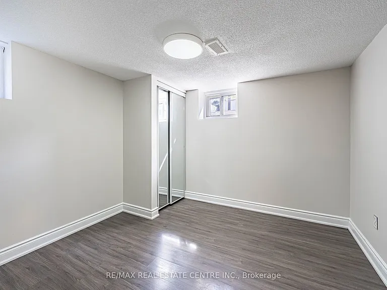 2 Milner Rd #BASEMENT — Photo 18