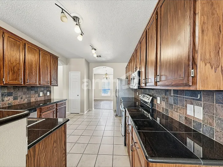 1417 Pine Ridge Rd — Photo 4