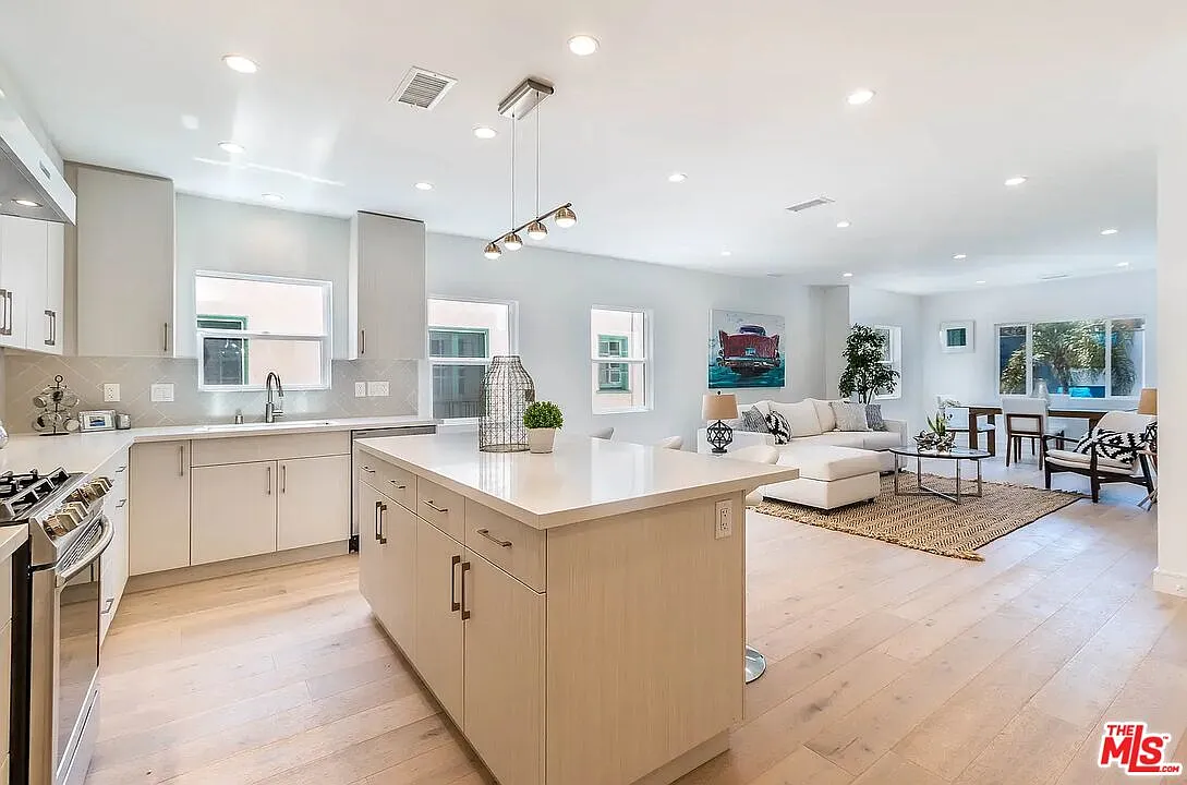 2 bed, 2.5 bath, 1440 sqft, $4,695 — Photo 1
