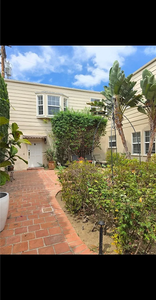 2 bed, 1300 sqft, $5,000 — Photo 2