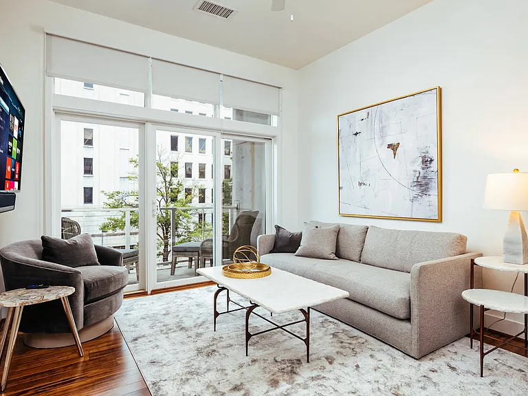 20 Midtown — Photo 4