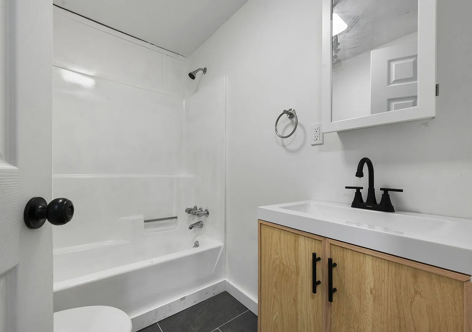 420 Broadway Avenue — Photo 2