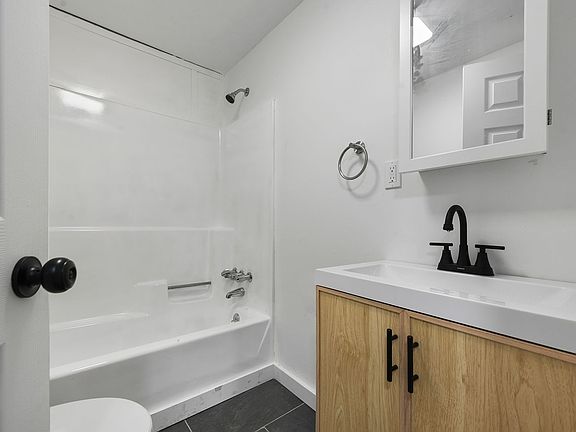 2nd image of 420 Broadway Ave APT 1