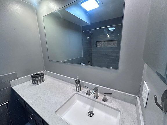 3rd image of 419 W 104th St APT D