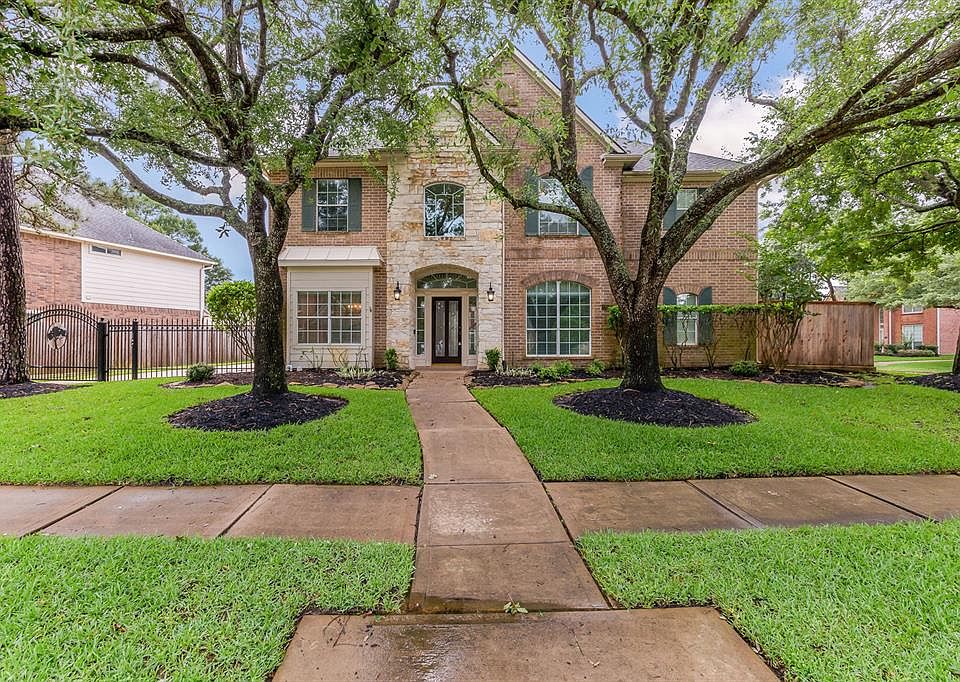 Gorgeous 2-story home located on a large corner lot in the master-planned community of Coles Crossing!