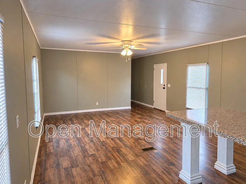 3 bed, 2.0 bath, 1216 sqft, $975 — Photo 3