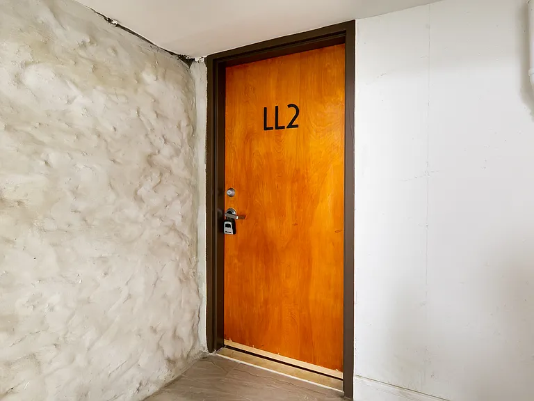 1639 Poplar St #LL2 — Photo 2