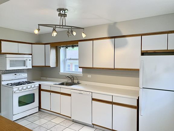 4th image of 29 E Thorndale Ave #29