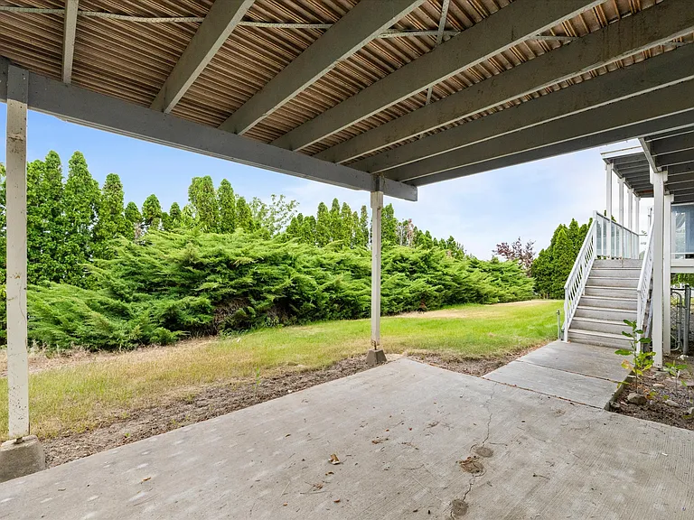 212 Edgewood Dr — Photo 34