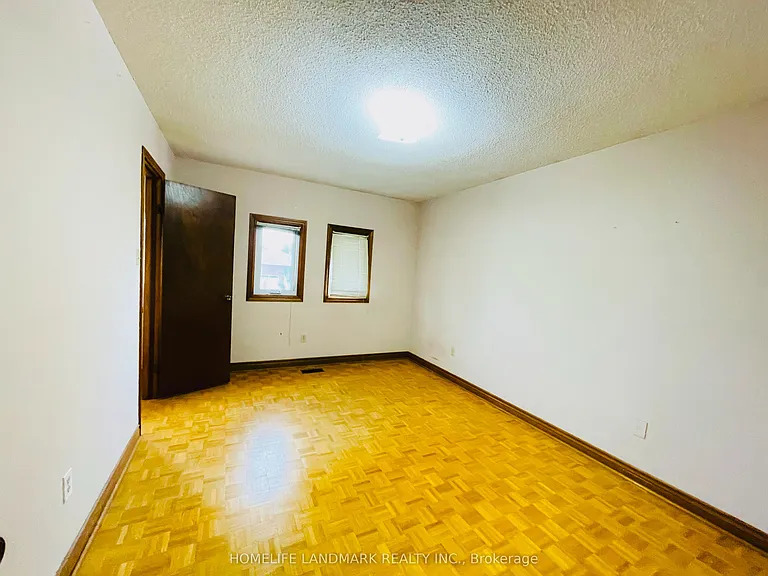 121 Harmonia Cres — Photo 10