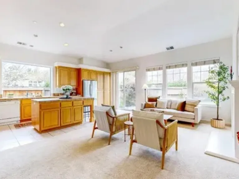 402 Dove Ln — Photo 6