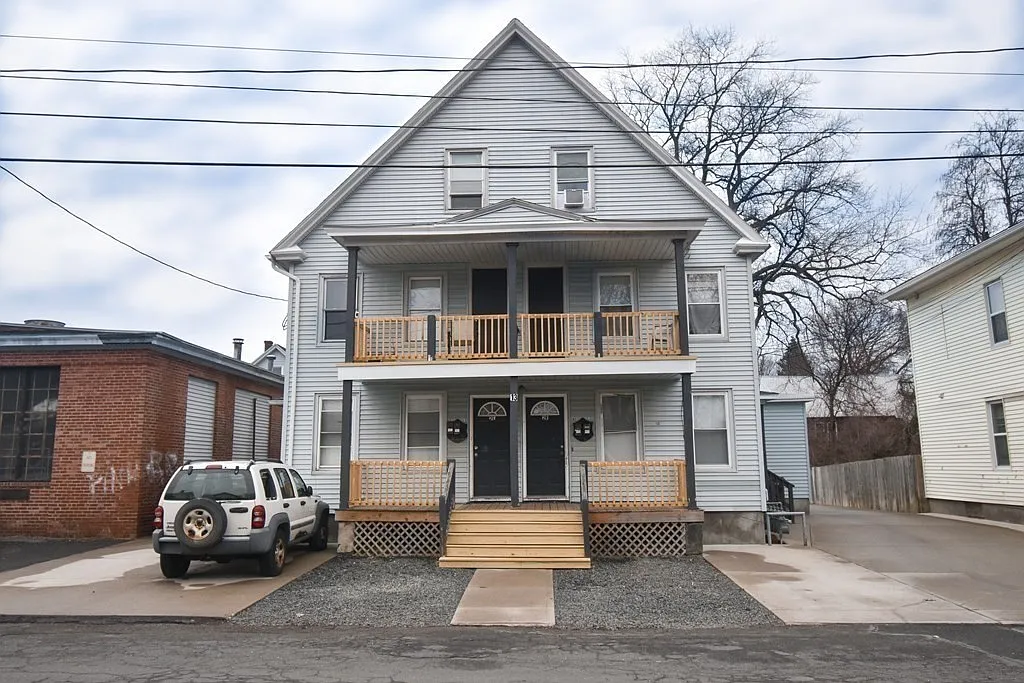 2 bed, 1.0 bath, 600 sqft, $1,400 — Photo 1