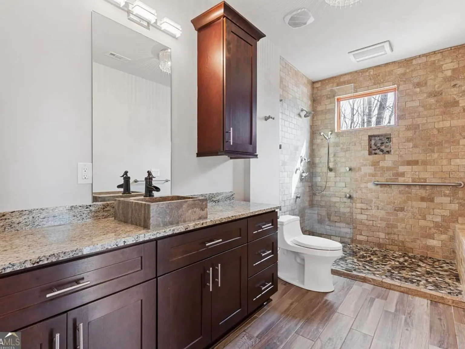2 bed, 1000 sqft, $3,500 — Photo 4