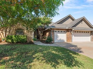 909 Kelsi Dr, Moore, OK 73160