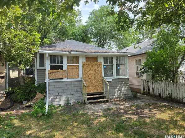 1041 Argyle Street, Regina, SK S4T 3R4