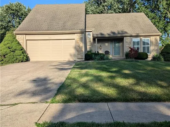 11663 Grant Dr, Overland Park, KS 66210