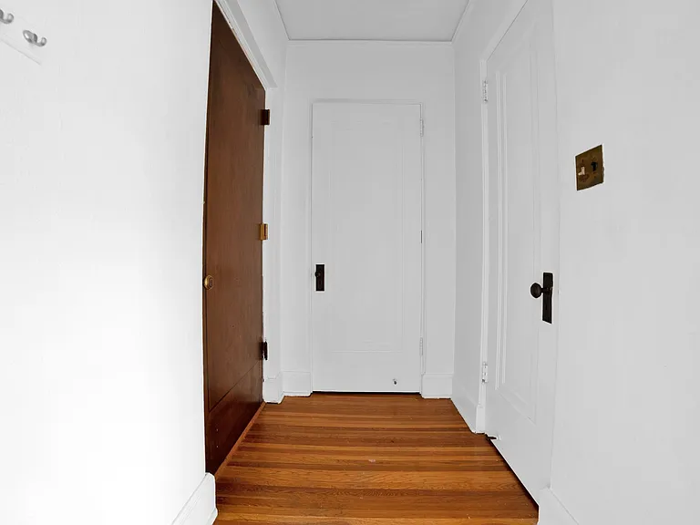 610 Summit Avenue — Photo 26