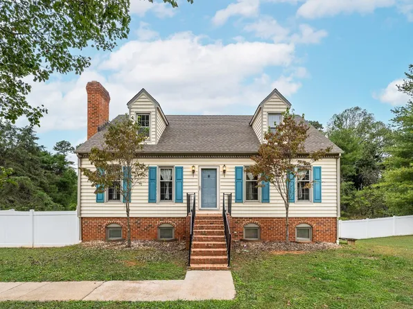 111 E Otter Ridge Dr, Goode, VA 24556