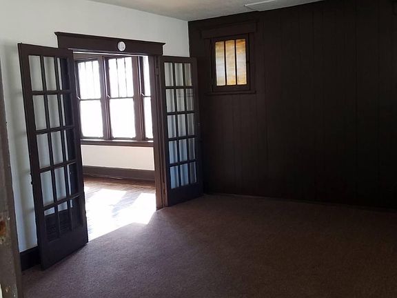 2nd image of 832 Rosemont Ave #2