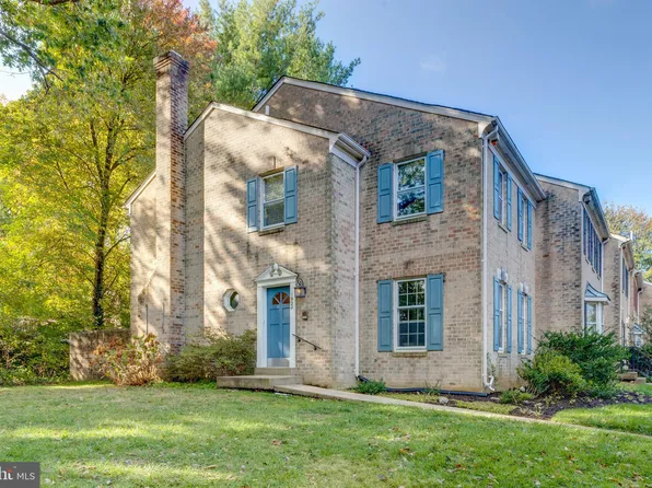 1920 Autumn Chase Ct, Falls Church, VA 22043