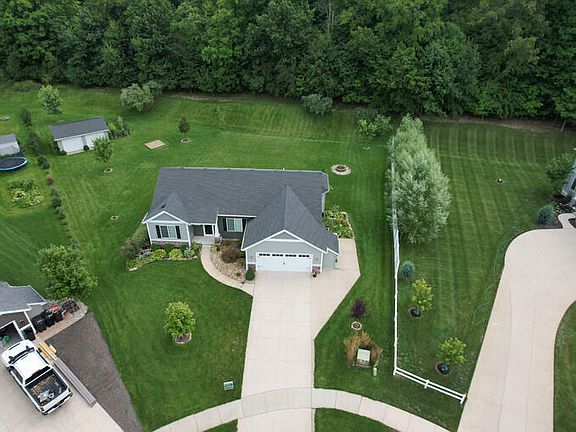 3rd image of 305 Kingfisher Ct