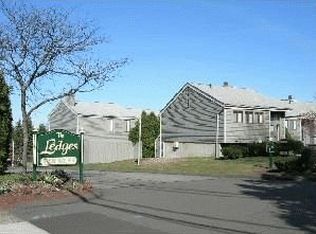 136 Shepards Knoll Dr, Hamden, CT 06514