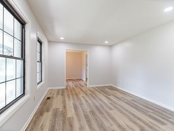 3rd image of 4124 Lantern Ln