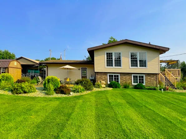 122 Brandy Dr, Mackinaw, IL 61755