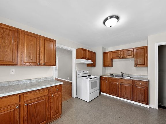 3rd image of 4510 Saint James Ave