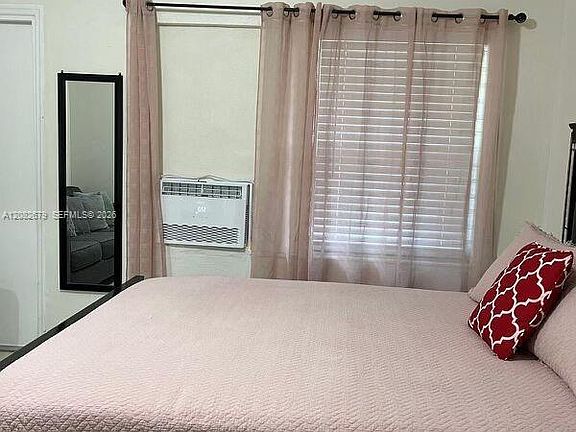 3rd image of 730 SW 10th St APT 1